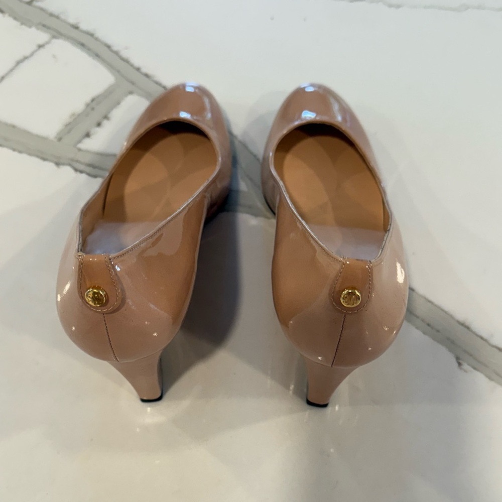 Stuart Weitzman Nude Patent Leather, Round Toe Wedge Size 10 - Picture 4 of 8